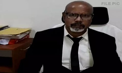 ஐ.ஆர்.எஸ் அதிகாரியும், ஜிஎஸ்டி துணை ஆணையருமான பாலமுருகன் சஸ்பெண்ட்