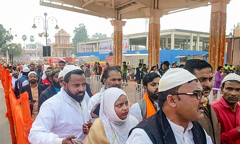 அயோத்தி ராமர் கோவிலை பார்வையிட்ட இஸ்லாமிய மதத்தினர்