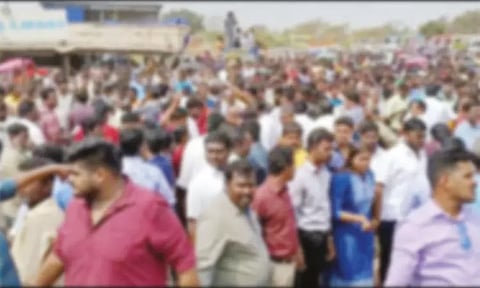 தனியார் நிறுவனத்துக்கு ஆதரவாக திரண்ட மக்கள்: 5,000 பேர் மீது வழக்குப்பதிவு