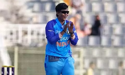 பெண்கள் டி20 தரவரிசை; பந்துவீச்சாளர்கள் பட்டியலில் தீப்தி சர்மா முன்னேற்றம்