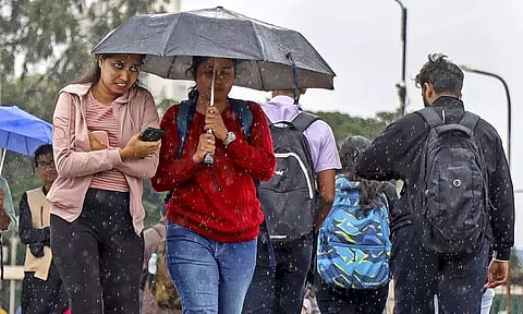 தென் தமிழகம், டெல்டா மாவட்டங்களில் இரண்டு நாட்கள் லேசான மழை பெய்ய வாய்ப்பு - வானிலை ஆய்வு மையம்