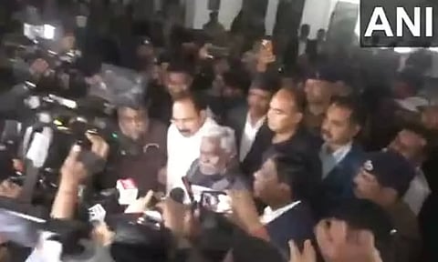 ஜார்க்கண்ட் கவர்னரை சந்தித்து ஆட்சியமைக்க உரிமை கோரினார் சம்பாய் சோரன்