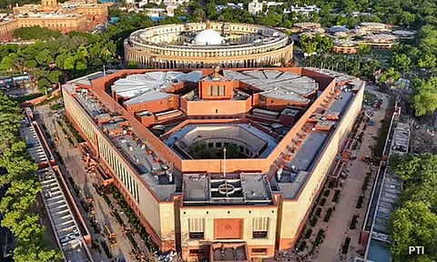 ஹேமந்த் சோரன் கைதைக் கண்டித்து 'இந்தியா' கூட்டணி எம்.பி.க்கள் மக்களவையில் இருந்து வெளிநடப்பு