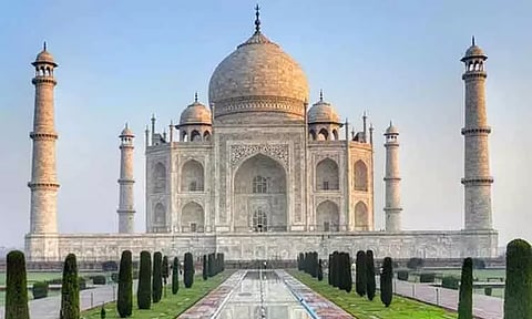 தாஜ்மகாலில் நடைபெறும் 'உருஸ்' நிகழ்ச்சிக்கு எதிர்ப்பு - இந்து அமைப்பு ஆக்ரா கோர்ட்டில் மனு