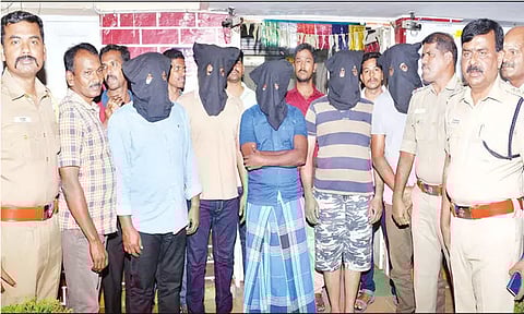 திருப்பூர்: அமலாக்கத்துறை அதிகாரிகள் போல் நடித்து நூல் வியாபாரியிடம் ரூ.1.69 கோடி அபேஸ்