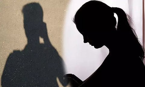 தொடர்ந்து பேச வேண்டும் என தொல்லை கொடுத்த பூசாரி... தற்கொலைக்கு முயன்ற பெண்