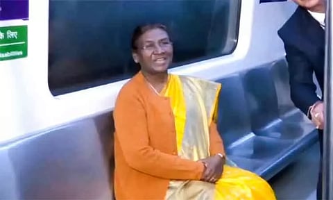 டெல்லி மெட்ரோவில் பயணம் செய்த ஜனாதிபதி திரவுபதி முர்மு
