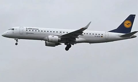 விமானத்தில் சென்றபோது ரத்தம் கக்கி இறந்த நபர்... பயத்தில் அலறிய சக பயணிகள்