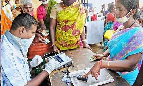 குடும்ப அட்டைதாரர்கள் வசதிபடி கைரேகை பதியலாம் - தமிழக அரசு