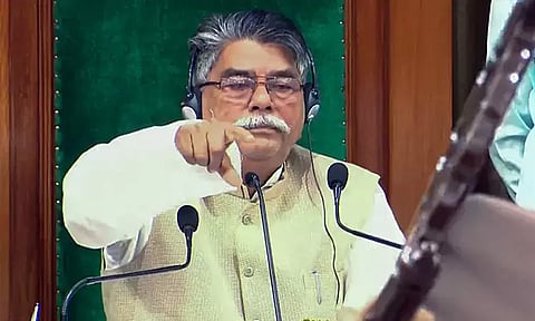 சட்டசபை சபாநாயகர் பதவி நீக்கம் - பீகார் அரசியலில் பரபரப்பு