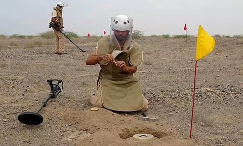 ஏமன்: கண்ணிவெடியில் சிக்கி 3 குழந்தைகள் பலி; 4 பேர் காயம்