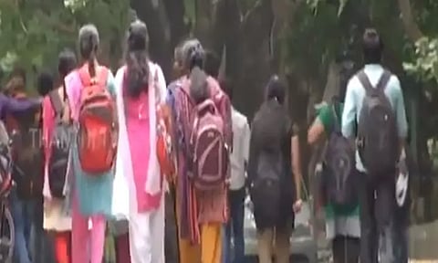 மாணவர்கள் கல்விக்கடன் பெற இன்று சிறப்பு முகாம்