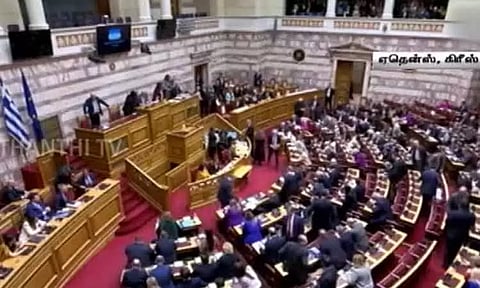 கிரீஸ் நாடாளுமன்றத்தில் தன்பாலின திருமணத்தை அங்கீகரிக்கும் மசோதா நிறைவேற்றம்