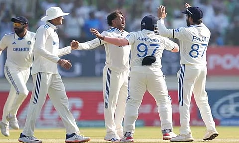 இந்தியாவுக்கு எதிரான டெஸ்ட்: முதல் இன்னிங்சில் இங்கிலாந்து 319 ரன்களுக்கு ஆல் அவுட்