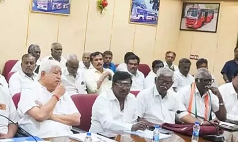 போக்குவரத்து தொழிற்சங்கங்களுடன் நாளை முத்தரப்பு பேச்சுவார்த்தை