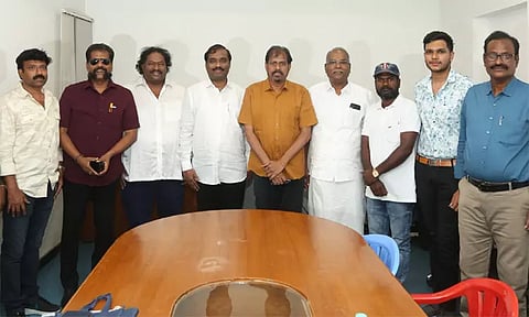 "கலைஞர்கள் திராவிடக் கழகத்தை பின் தொடர வேண்டும்" - பாடல் வெளியீட்டு விழாவில் ஆர்.கே.செல்வமணி பேச்சு