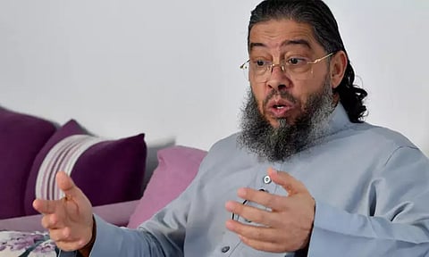 தேசியக்கொடியை சாத்தான் என குறிப்பிட்ட மதபோதகர் - 12 மணிநேரத்தில் நாட்டை விட்டு வெளியேற்றம்