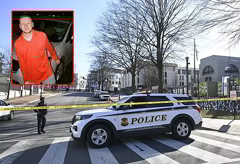 அமெரிக்கா: பாலஸ்தீனர்களை விடுவிக்க கோரி இஸ்ரேல் தூதரகம் முன் தீக்குளித்த நபர்