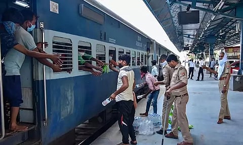 பாசஞ்சர் ரெயில்களில் மீண்டும் பழைய கட்டணம் - பயணிகள் மகிழ்ச்சி