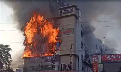 ஆந்திராவில் தனியார் கல்வி நிறுவனத்தில் தீ விபத்து