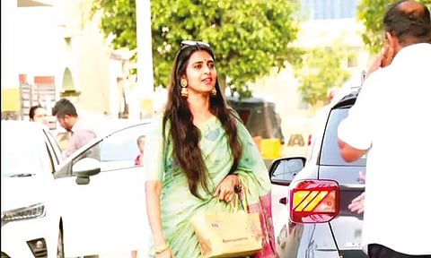 எடப்பாடி பழனிசாமியுடன் நடிகை கஸ்தூரி திடீர் சந்திப்பு