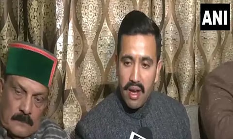 இமாச்சல பிரதேசம்: மந்திரி பதவியை ராஜினாமா செய்தார் விக்ரமாதித்ய சிங்