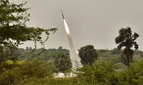 குலசேகரப்பட்டினம்: விண்ணில் வெற்றிக்கரமாக செலுத்தப்பட்டது ரோகிணி ராக்கெட்