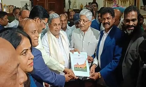 கர்நாடகாவில் சாதிவாரி கணக்கெடுப்பு நிறைவு: முதல்-மந்திரியிடம் அறிக்கையை தாக்கல் செய்த குழு