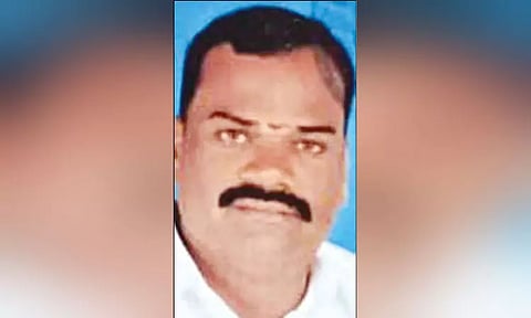 அ.தி.மு.க. பிரமுகர் உள்பட 2 பேருக்கு கத்திக்குத்து - திண்டுக்கல்லில் பரபரப்பு