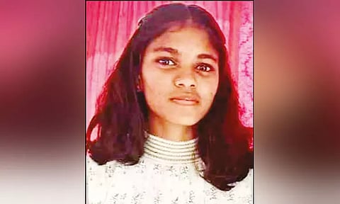 நீச்சல் பயிற்சியில் ஈடுபட்ட 10-ம் வகுப்பு மாணவி மூச்சுத்திணறி உயிரிழப்பு