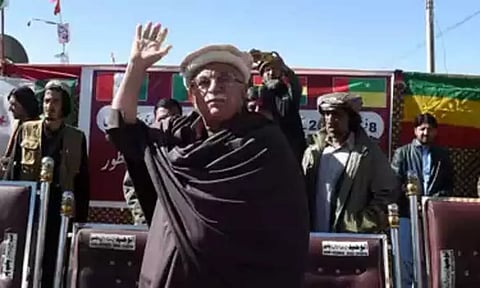  முகமது கான் அசாக்சாய் (image courtesy AFP) 