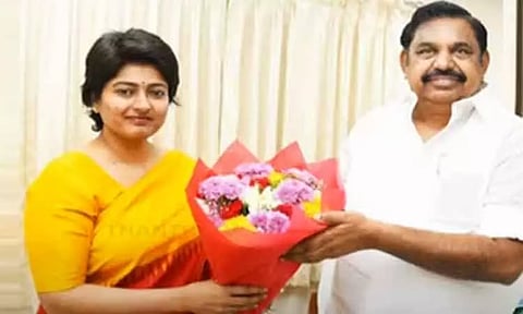 அ.தி.மு.க. மகளிர் அணி துணைச் செயலாளராக காயத்ரி ரகுராம் நியமனம்