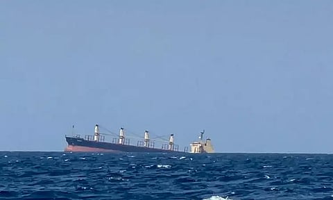 ஹவுதி கிளர்ச்சியாளர்கள் தாக்குதல்: செங்கடலில் மூழ்கிய கப்பல்