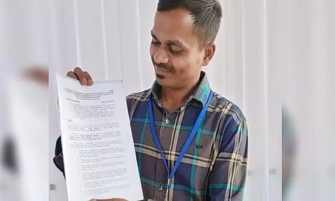 முயற்சிதன் மெய்வருத்தக் கூலி தரும்: இரவில் வாட்ச்மேன்; பகலில் படிப்பு - இளைஞருக்கு ஒரே நேரத்தில் கிடைத்த 2 அரசு வேலை