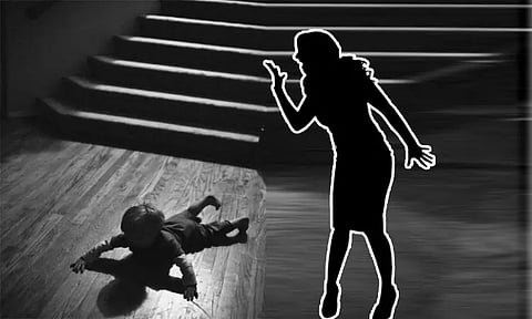 உடலில் காயங்கள்; 3 வயது குழந்தையை வீட்டு சிறையில் வைத்து அடித்து, உதைத்த கொடூர தாய்