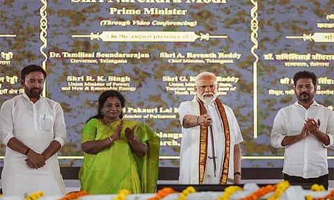தெலுங்கானாவில் ரூ.56 ஆயிரம் கோடி மதிப்பிலான பல்வேறு திட்டங்களுக்கு பிரதமர் மோடி அடிக்கல் நாட்டினார்
