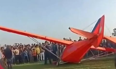 பயிற்சியின்போது திடீர் கோளாறு... வயல்வெளியில் தரையிறங்கிய இந்திய ராணுவ விமானம்