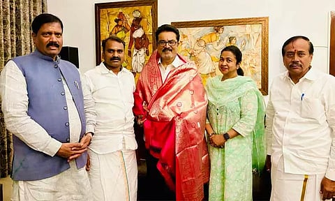 நாடாளுமன்ற தேர்தலில் பா.ஜ.க.வுடன் கூட்டணி அமைத்து போட்டி - சரத்குமார் அறிவிப்பு