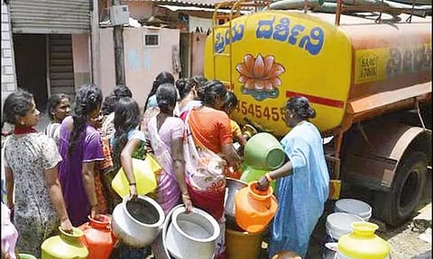 பெங்களூருவில் தலைதூக்கிய தண்ணீர் தட்டுப்பாடு: சிக்கனமாக நீரை பயன்படுத்த கட்டுப்பாடுகள்; மீறினால் ரூ.5 ஆயிரம் அபராதம்