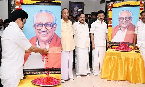 பேராசிரியர் அன்பழகன் உருவப்படத்திற்கு முதல்-அமைச்சர் மு.க.ஸ்டாலின் மலர்தூவி மரியாதை