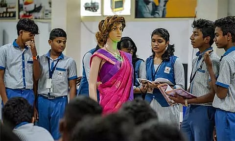 இந்தியாவின் முதல் ஏ.ஐ. ரோபோ ஆசிரியை - கேரளாவில் அறிமுகம்