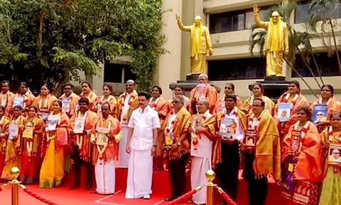 தமிழாய்வு இருக்கை சார்பில் 100 நூல்களை வெளியிட்டார் முதல்-அமைச்சர் மு.க.ஸ்டாலின்