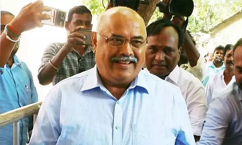 பெண் எஸ்.பி.க்கு பாலியல் தொல்லை: தலைமறைவாக உள்ள முன்னாள் சிறப்பு டி.ஜி.பி. ராஜேஷ்தாசுக்கு லுக் அவுட் நோட்டீஸ்