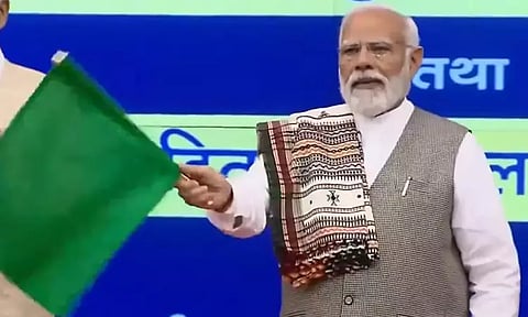 சென்னை சென்ட்ரல் - மைசூரு இடையேயான வந்தே பாரத் ரெயில் சேவையை தொடங்கி வைத்தார் பிரதமர் மோடி