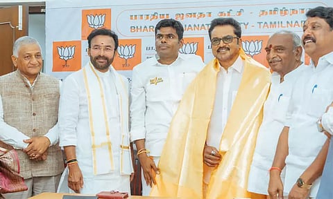 சமத்துவ மக்கள் கட்சியை பா.ஜ.க.வுடன் இணைத்தார் சரத்குமார்