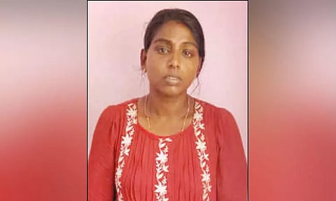 கண்ணை மறைத்த கள்ளக்காதல் மோகம்: பெற்ற பிள்ளைகளை அடித்து துன்புறுத்திய கொடூர தாய்