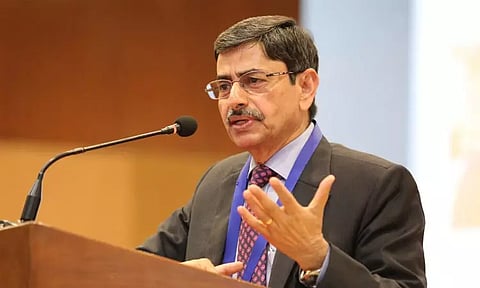 பரபரப்பான அரசியல் சூழலில் டெல்லி புறப்பட்டார் கவர்னர் ஆர்.என்.ரவி