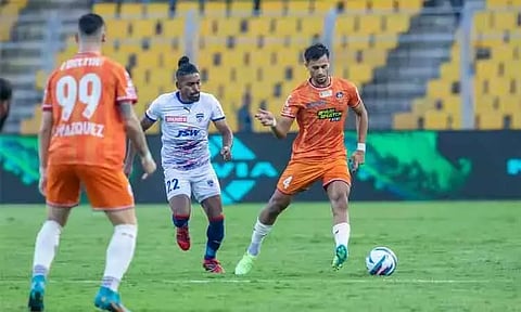 ஐ.எஸ்.எல். கால்பந்து தொடர்: கோவா - பெங்களூரு அணிகள் இன்று மோதல்