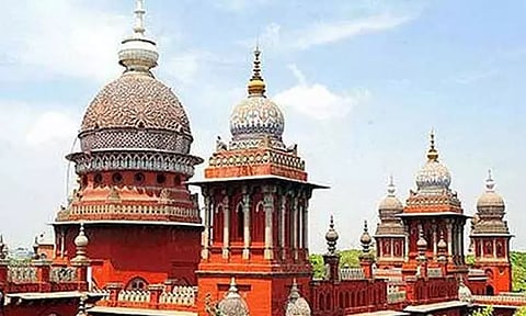 அகதிகள் முகாமில் பிறந்தவர்களுக்கு குடியுரிமை - சென்னை ஐகோர்ட்டு உத்தரவு