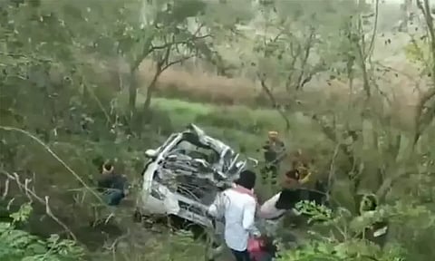 பீகாரில் டிராக்டர் - கார் மோதி விபத்து: 3 குழந்தைகள் உள்பட 9 பேர் பலி